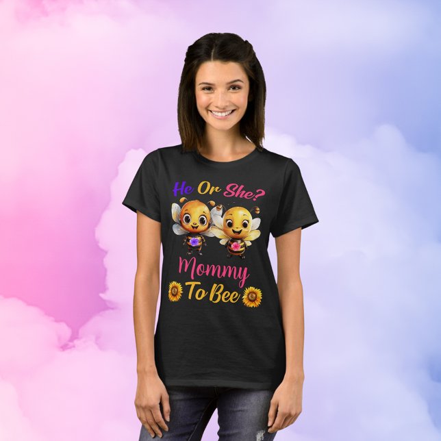 Camiseta Gênero revela que ele ou ela Mamãe para as mulhere (Gender Reveal He or She Mommy to Bee Womens Black T-Shirt)