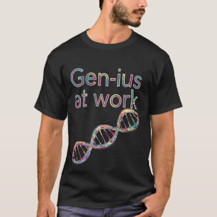 Camiseta Gênio no Trabalho Genética Genético Aluno Professo