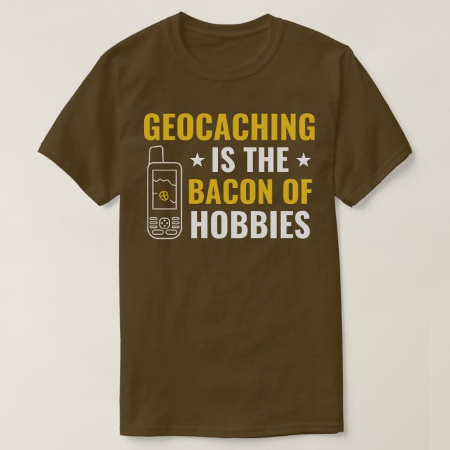 Camiseta Geocachers Geocaching é Bacon da Fundição dos Hobb (Frente do Design)