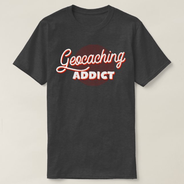 Camiseta Geocaching Addict Retro  (Frente do Design)