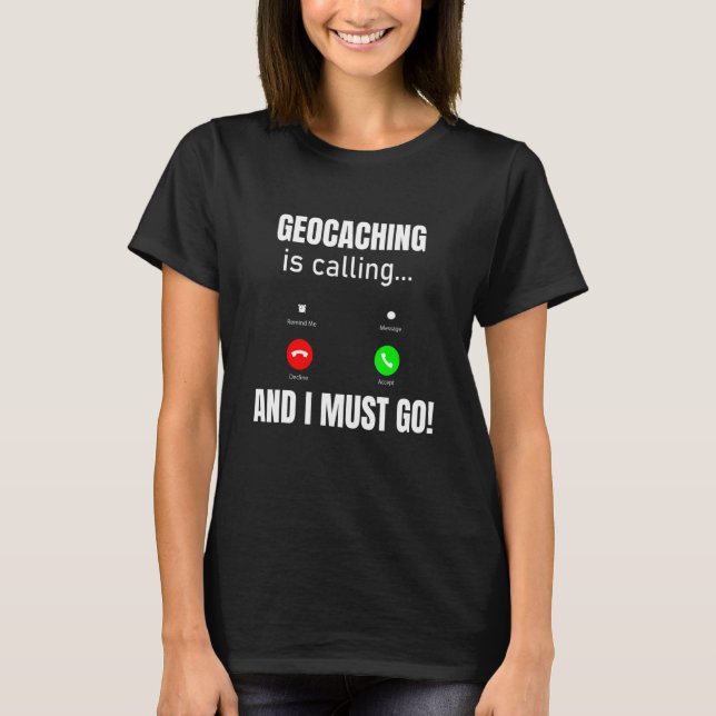 Camiseta Geocaching Está Ligando E Eu Tenho Que Ir (Frente)