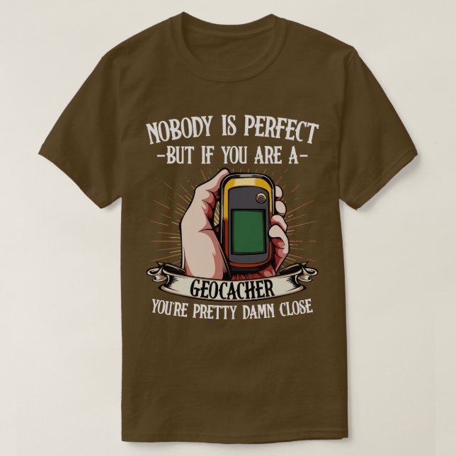 Camiseta Geocaching Ninguém É Perfeito, Mas Se Você É Um Ge (Frente do Design)