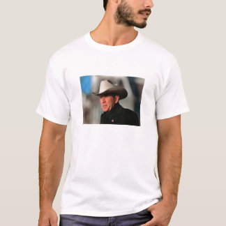 Camiseta George W. Bush - vestido no preto que veste um