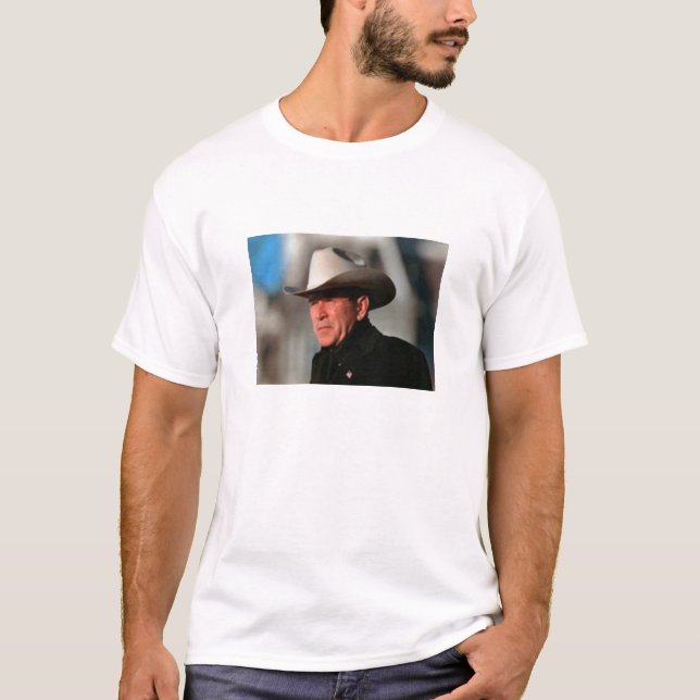 Camiseta George W. Bush - vestido no preto que veste um (Frente)