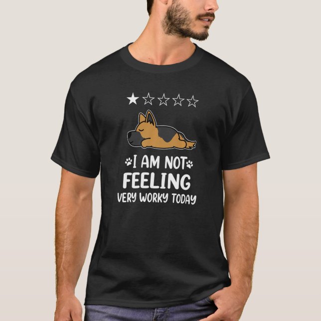 Camiseta German shepherd Cachorro Dormindo Eu Não Estou Me  (Frente)
