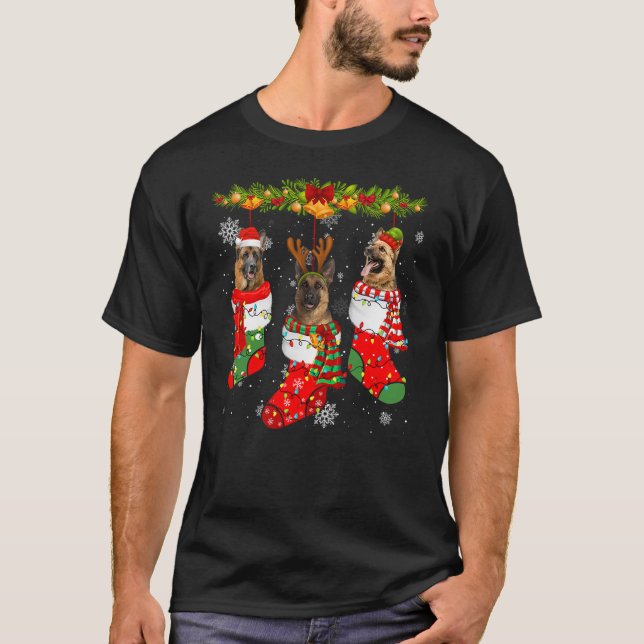 Camiseta German Shepherd Dog In Socks Christmas Lights Swea (Frente)