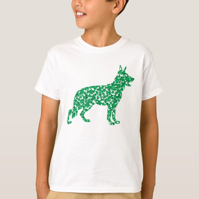Camiseta German shepherd feito de Shamrocks (Frente)