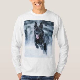 Camiseta German shepherd preto no Cobrir da escova de neve