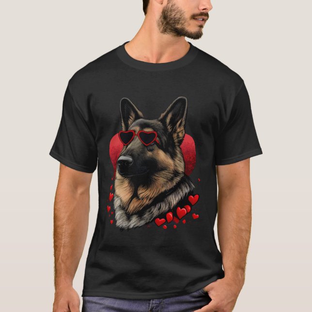 Camiseta German Shepherd Valentines Day Dog Mom  Dad Love V (Frente)