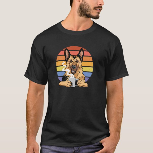 Camiseta german shepherd with coffee (Frente)