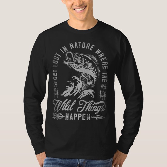 Camiseta Get Lost In Nature Where Wild Things Happen Campin (Frente)