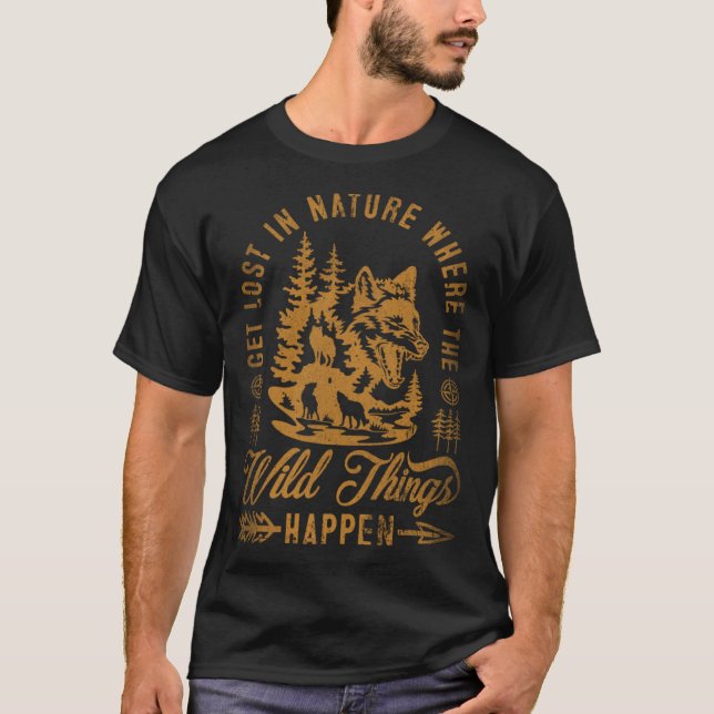 Camiseta Get Lost In Nature Where Wild Things Happen Wolf   (Frente)