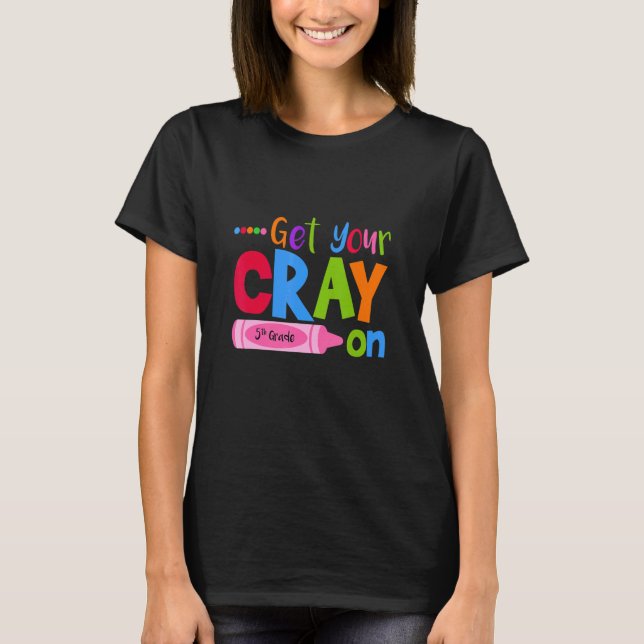Camiseta Get Your Cray On Fifth Grade Pupil Teacher Teachin (Frente)