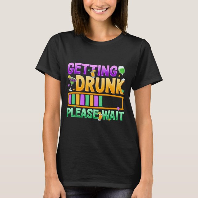 Camiseta Getting Drunk Please Wait Funny Mardi Gras Drinkin (Frente)