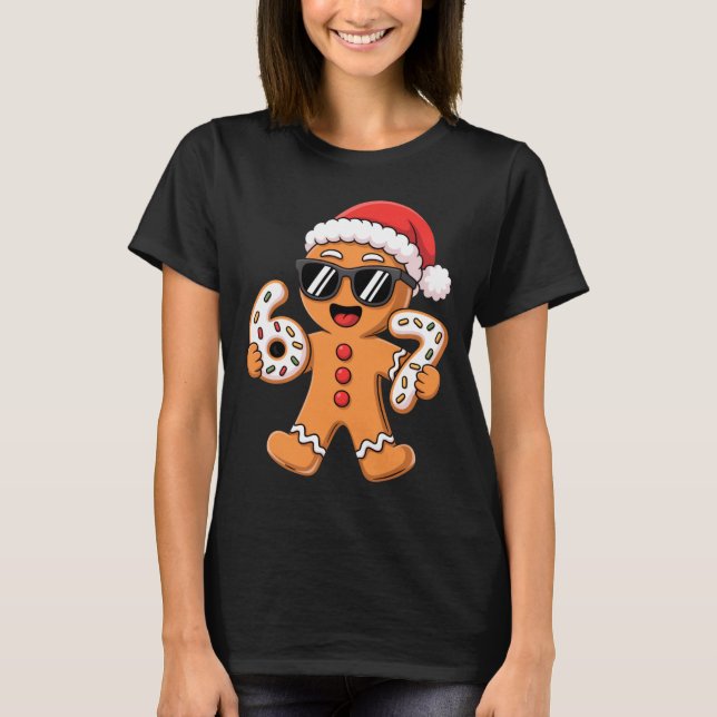 Camiseta Gingerbread Santa With Sungles Holding 67 Cookies  (Frente)
