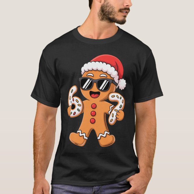 Camiseta Gingerbread Santa With Sungles Holding 67 Cookies  (Frente)