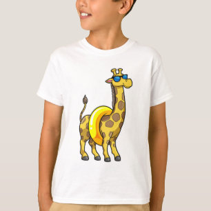Camiseta Girafa na praia com Natação e óculos de sol