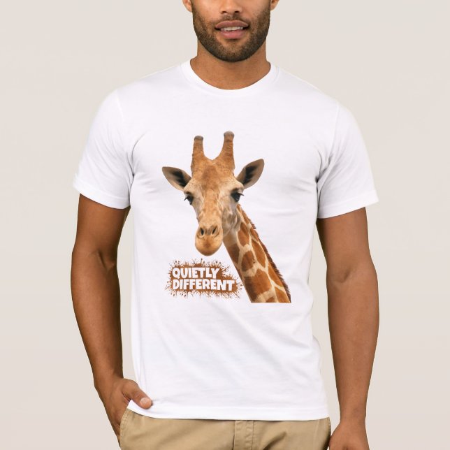Camiseta Girafa Quietamente Diferente - Arte Girafa (Frente)