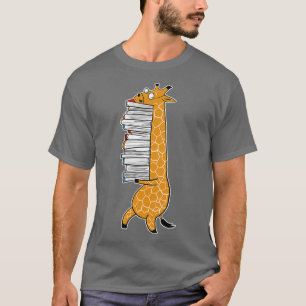 Camiseta Girafa segurando uma pilha de Capas de telefone e