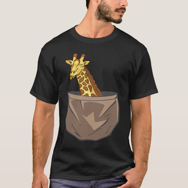 Camiseta Giraffe In A Pocket Tall Animal Safari (Frente)