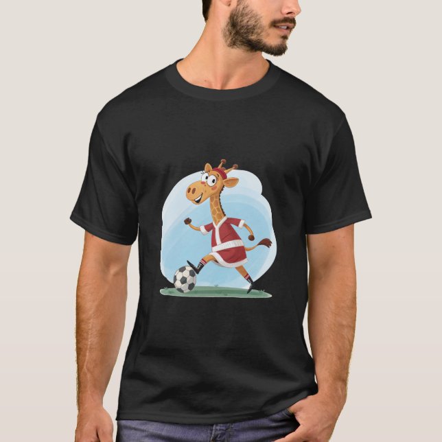 Camiseta Giraffe in Christmas Outfit and Soccer Ball (Frente)
