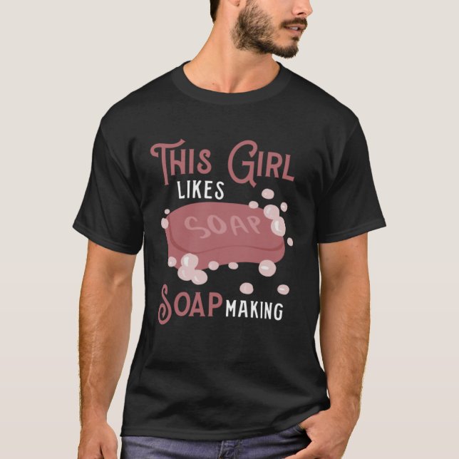 Camiseta Girl Likes Making Soap Crafting Hobby (Frente)