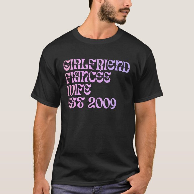 Camiseta Girlfriend Fiance Wife Est 2009 Wedding Anniversar (Frente)