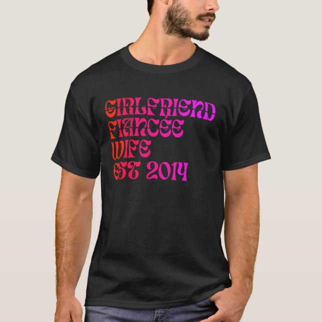 Camiseta Girlfriend Fiance Wife  Est 2014 Wedding Anniversa (Frente)