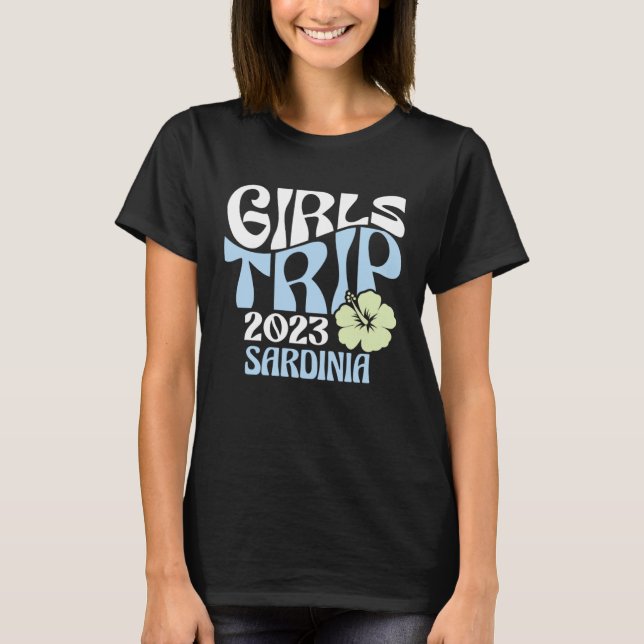 Camiseta Girls Trip 2023 Sardinia Beach Destination Retro G (Frente)