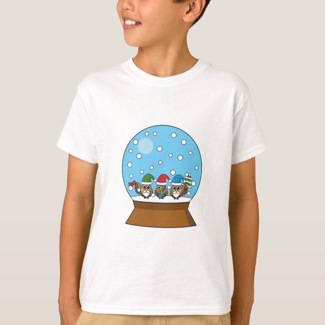 Camiseta Globo de Neve com Três Corujas Gnomo (Frente)