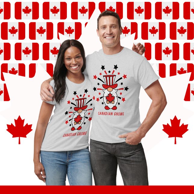Camiseta Gnome canadense Stars Fireworks Canada Day Unisex (Celebrate Canada Day in style with the Canadian Gnome Stars Fireworks Canada Day Unisex T-Shirt.)