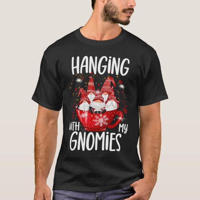 Camiseta Gnome Hygge Christmas Hanging With My Gnomies (Frente)