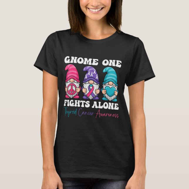 Camiseta Gnome One Fights Alone - Christmas Thyroid Cancer  (Frente)