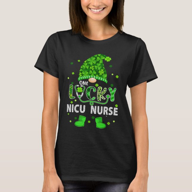 Camiseta Gnome One Lucky NICU Nurse St Patricks Day Shamroc (Frente)