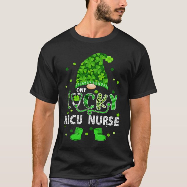 Camiseta Gnome One Lucky NICU Nurse St Patricks Day Shamroc (Frente)