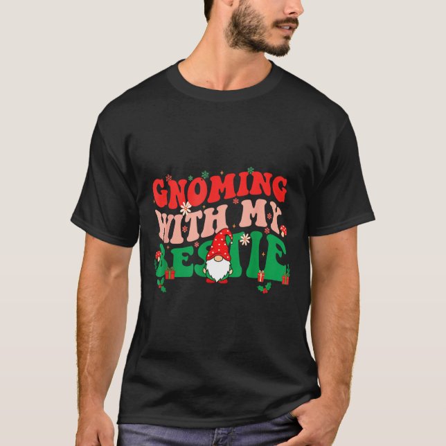 Camiseta Gnome Twinning With My Ie Funny Matching Christmas (Frente)