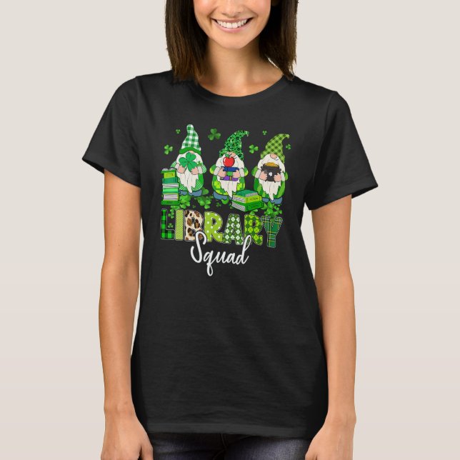 Camiseta Gnomes Leopard Shamrock Library Squad St Patricks  (Frente)