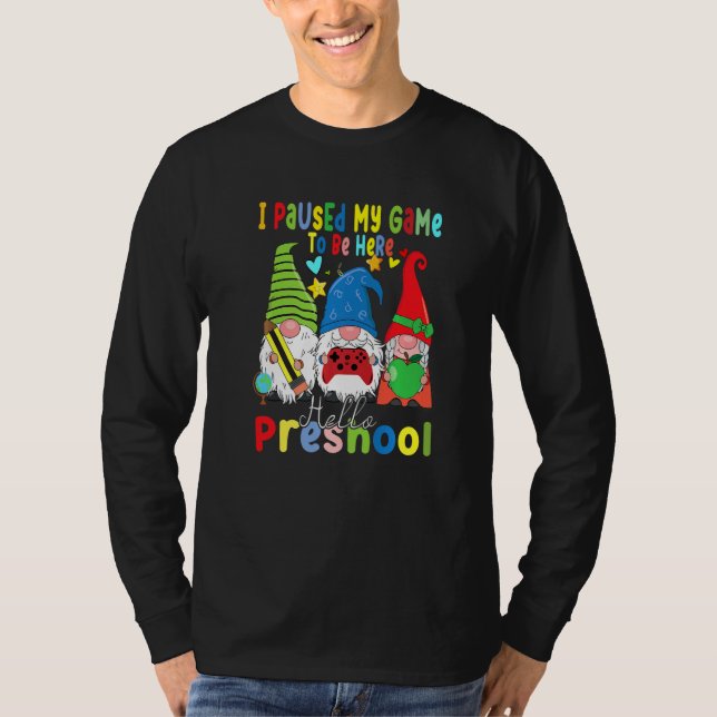 Camiseta Gnomes Preschool Crew Paused My Game Teacher Back  (Frente)