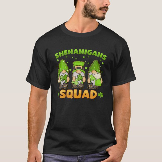 Camiseta Gnomes Shenanigans Squad Shamrock St Patricks Day (Frente)
