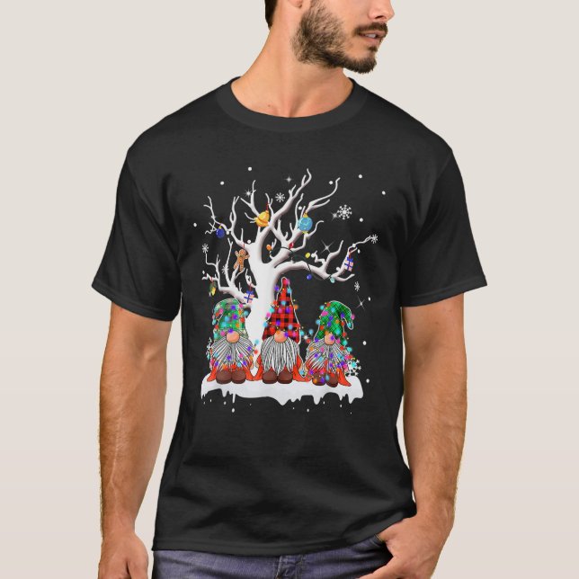 Camiseta Gnomo Bonito Buffalo Xadrez Árvore de Natal Luz Fe (Frente)