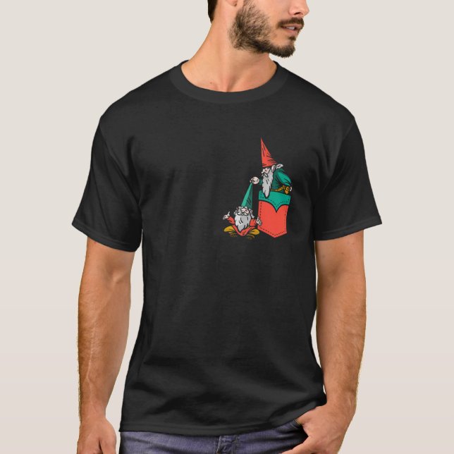 Camiseta Gnomo de Bolso Pendurado Gnomies (Frente)