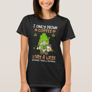 Camiseta Gnomo Eu Só Bebo Café 3 Dias Por Semana, Rua.