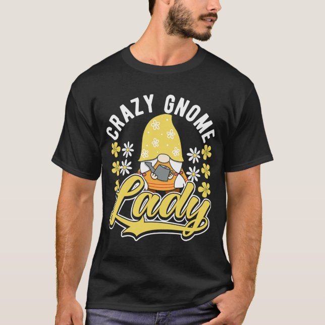 Camiseta Gnomo Gardening Louco Gnomo Lady Lawn & Garden Dwa (Frente)