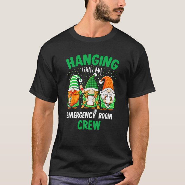 Camiseta Gnomo Prendendo Com Rua De Enfermeira De Emergênci (Frente)