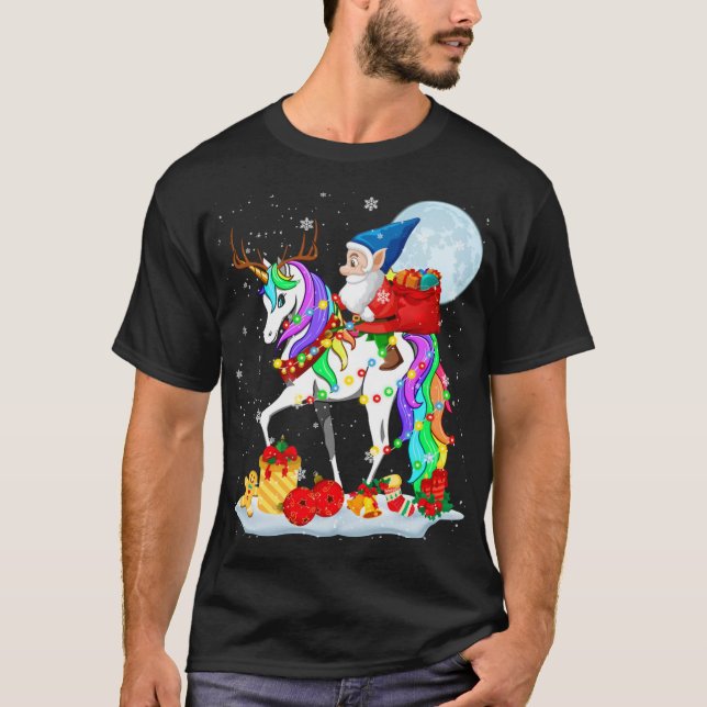 Camiseta Gnomo Riding Unicorn Reindeer Christmas Lights Gno (Frente)