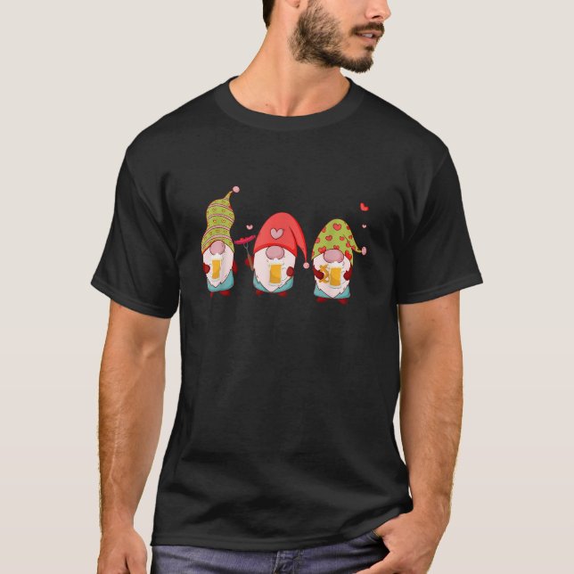 Camiseta Gnomos Comendo Salsicha Bratwurst de Pretzel da Ok (Frente)