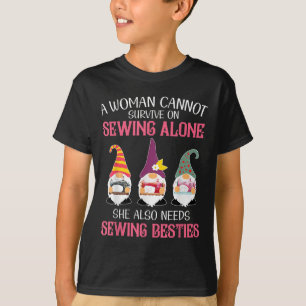 Camiseta Gnomos Engraçados Ie Uma Mulher Não Pode Sobrevive