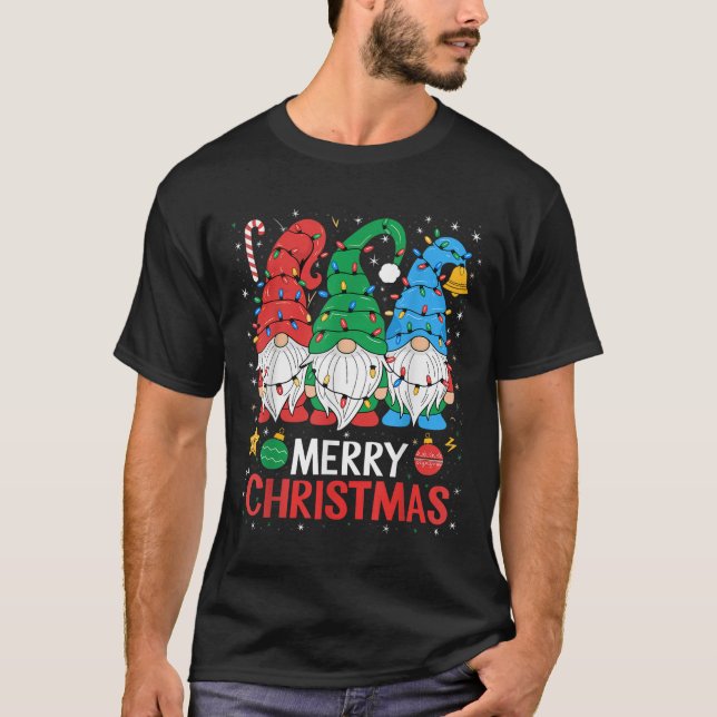 Camiseta Gnomos Feliz Natal Família Luz Gnomo Xmas Mat (Frente)