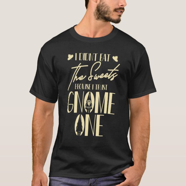 Camiseta Gnomos I Trust Gnomo One Pun Gnomos 1 (Frente)