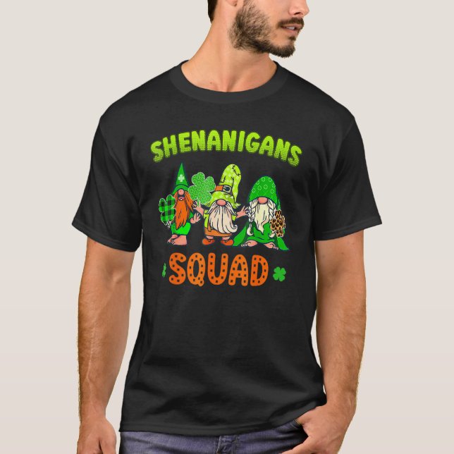 Camiseta Gnomos Shenanigans Dia de São Patrício de Shamrock (Frente)